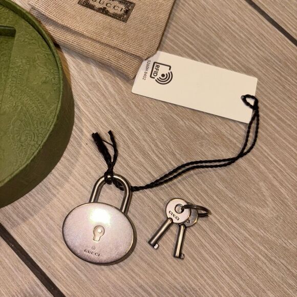 Gucci Silver key /lock for luggage or bag can use as bag charm or jewlery - Picture 3 of 4